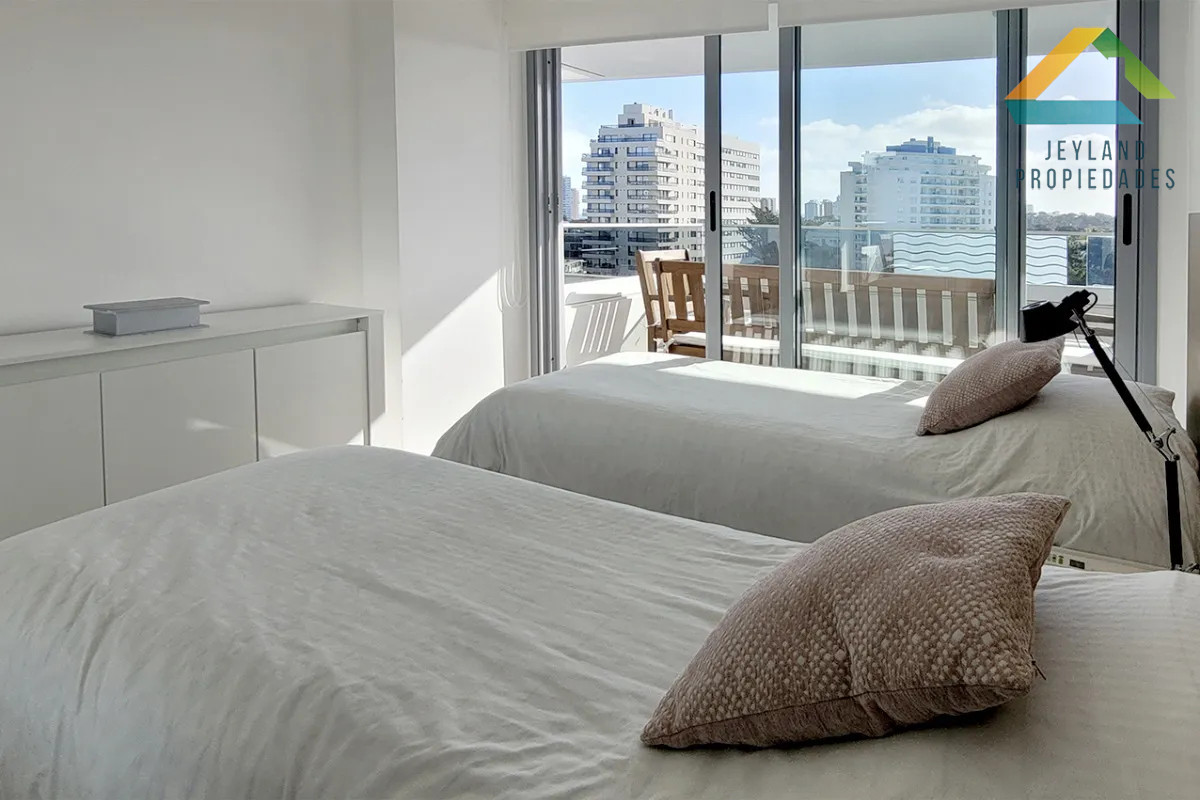 Apartamento ID.239 - Venta Apartamento 3 dormitorios, Playa Brava, Punta Del Este 