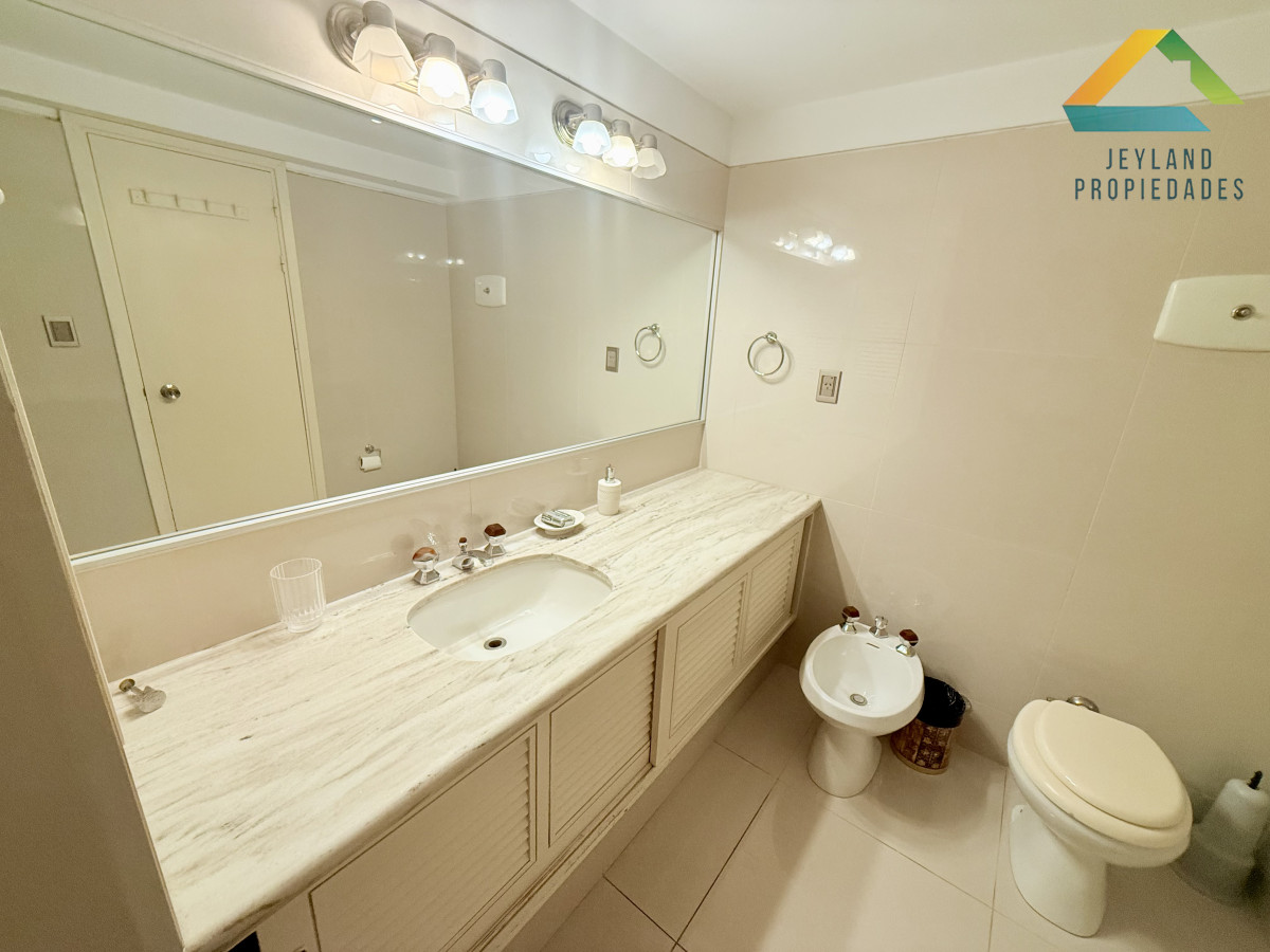 Apartamento ID.346 - Venta apartamento 3 dormitorios primera linea en mansa, Punta del Este