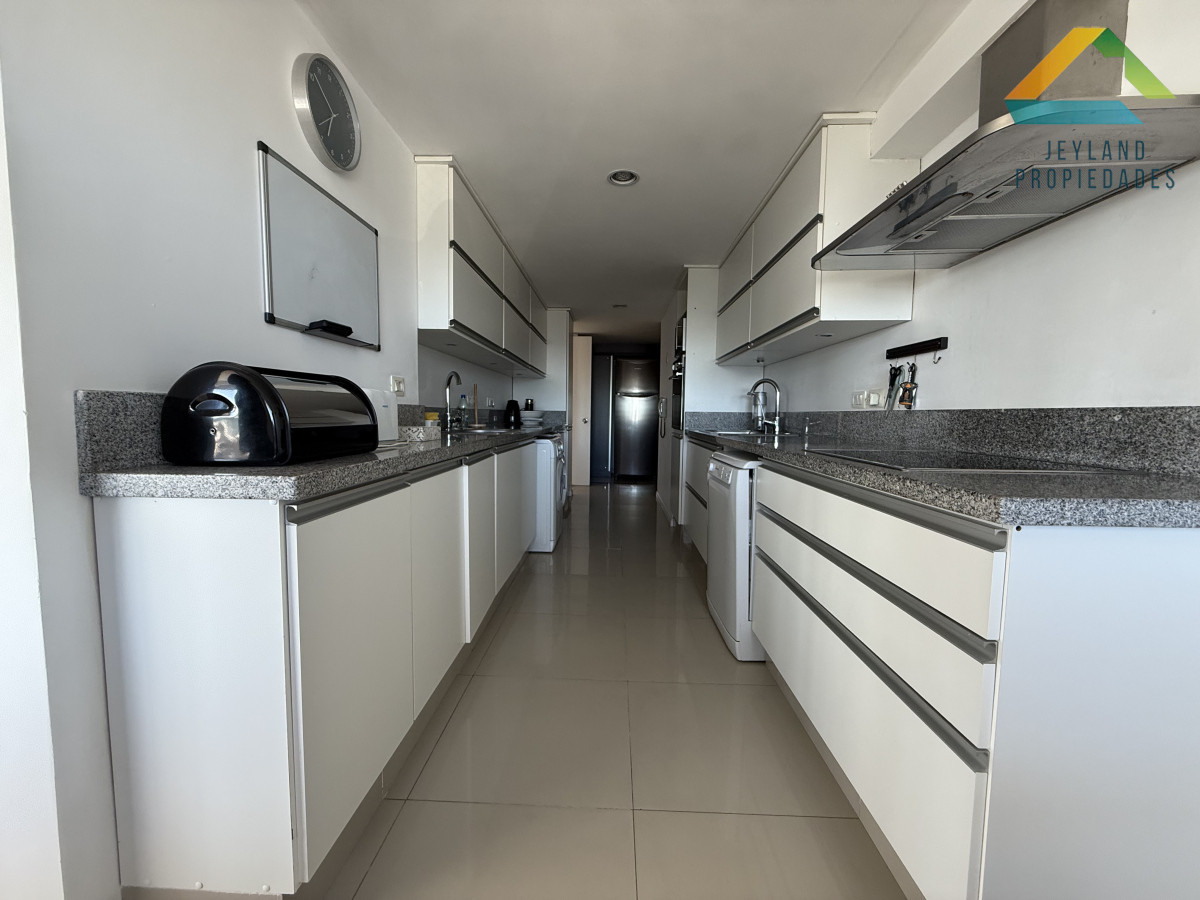 Apartamento ID.236 - Venta Apartamento 3 dormitorios en Playa Brava, Punta del Este