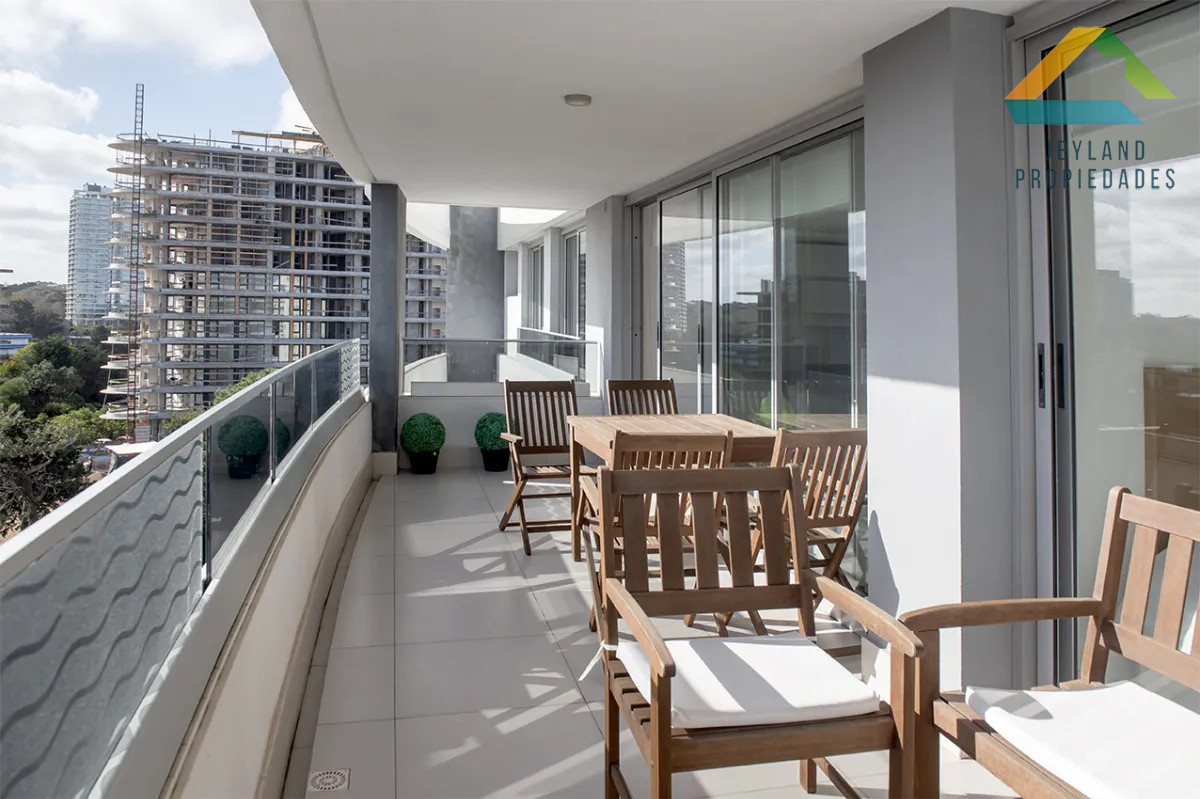 Apartamento ID.239 - Venta Apartamento 3 dormitorios, Playa Brava, Punta Del Este 