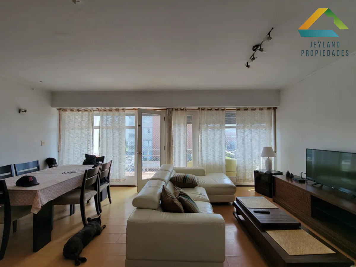 Apartamento ID.240 - Venta apartamento de 2 Dormitorios, Playa mansa,Punta del este 