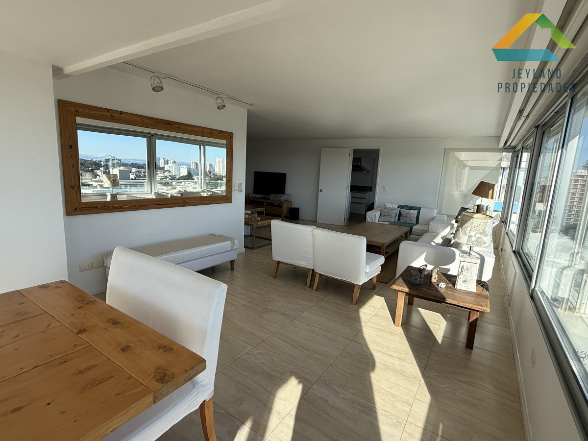 Apartamento ID.236 - Venta Apartamento 3 dormitorios en Playa Brava, Punta del Este