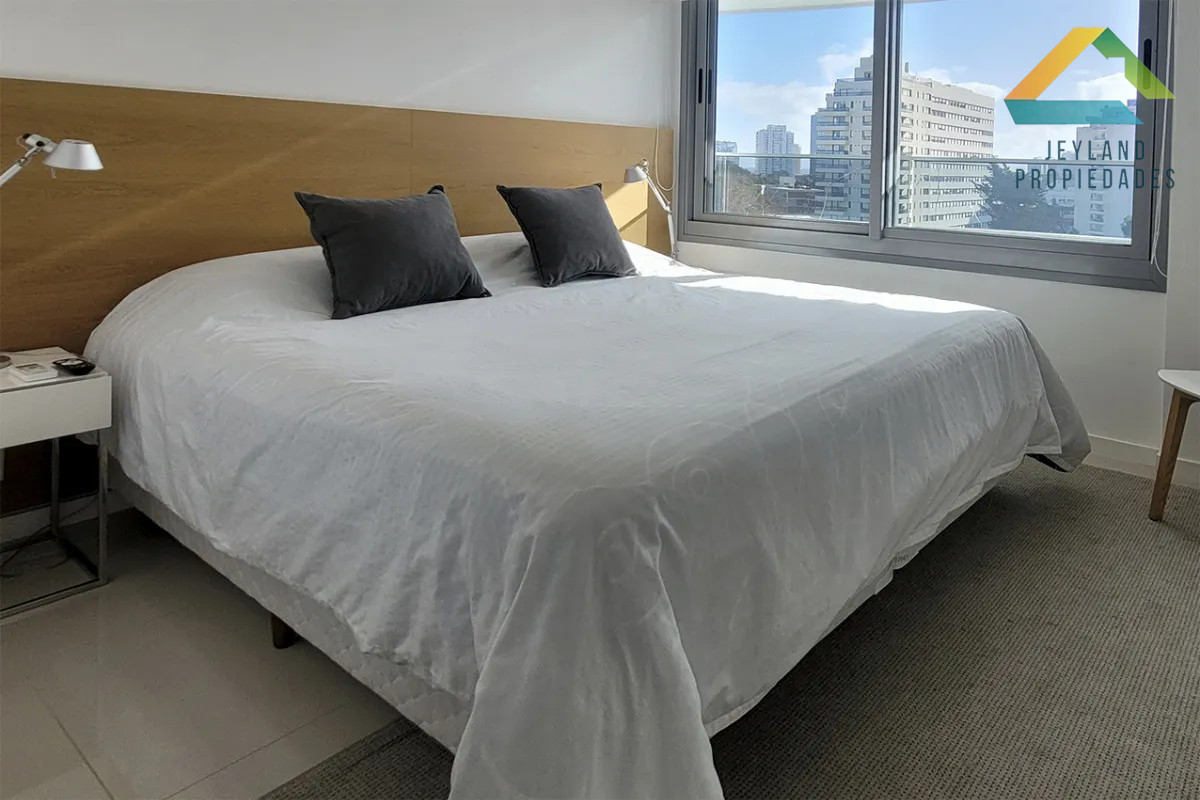 Apartamento ID.239 - Venta Apartamento 3 dormitorios, Playa Brava, Punta Del Este 
