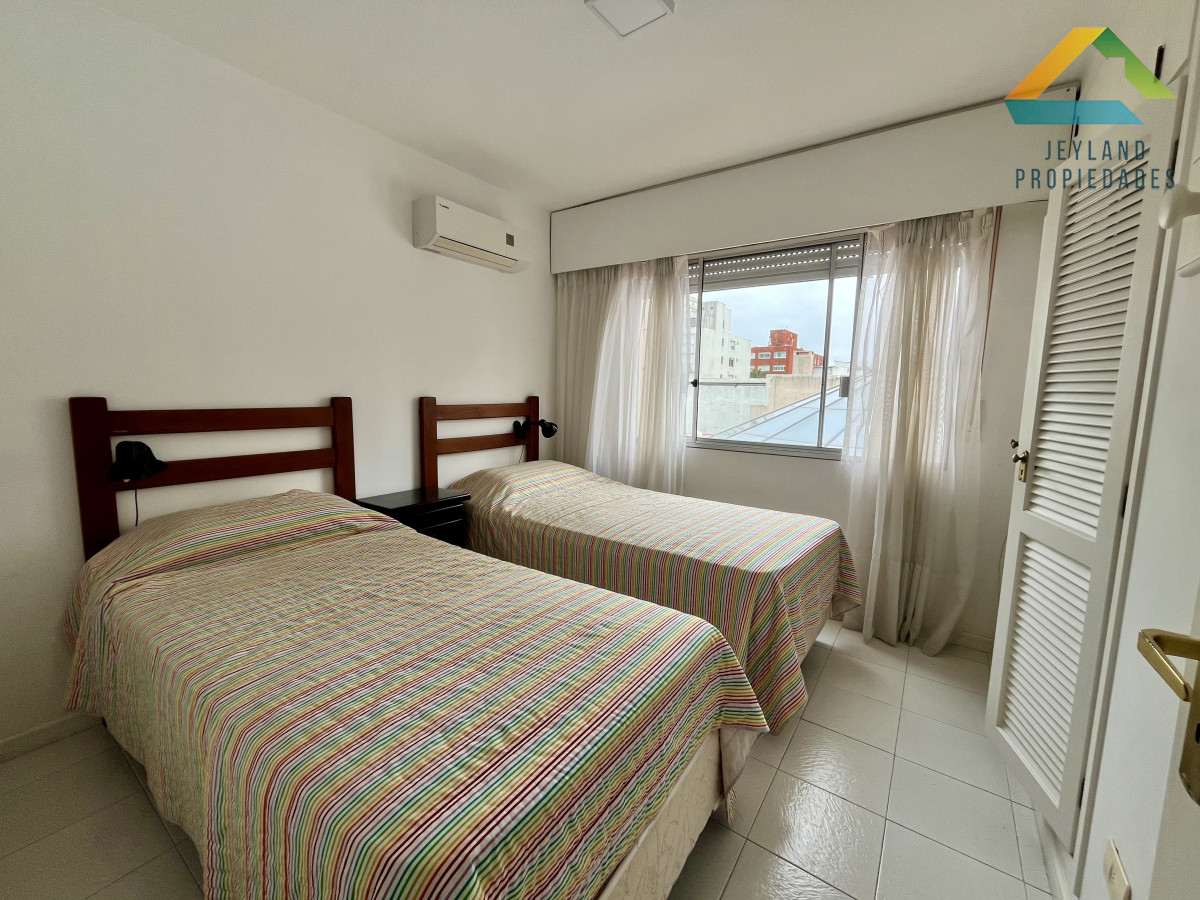 Apartamento ID.244 - Venta Apartamento 3 Dormitorios, Peninsula, Punta del Este