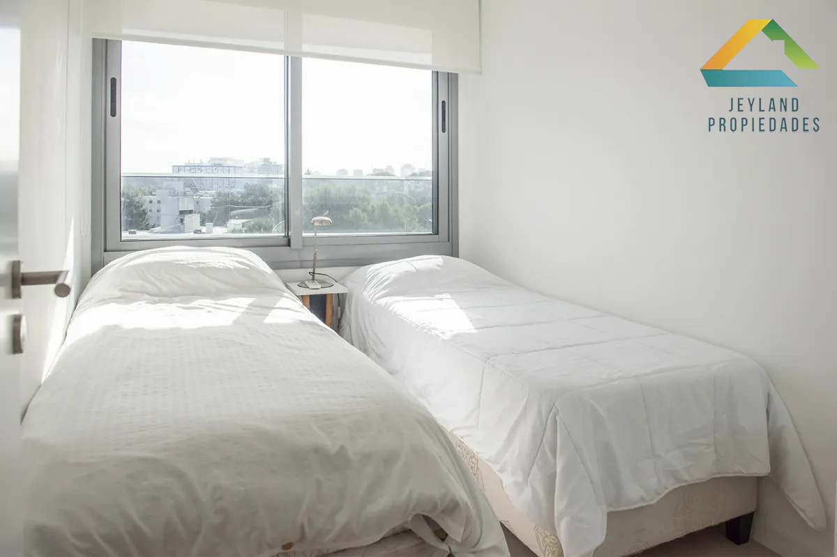 Apartamento ID.239 - Venta Apartamento 3 dormitorios, Playa Brava, Punta Del Este 