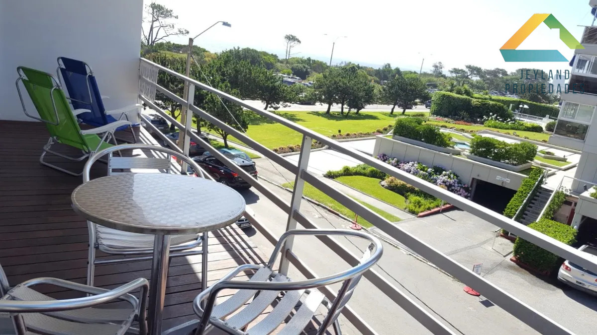 Apartamento ID.240 - Venta apartamento de 2 Dormitorios, Playa mansa,Punta del este 