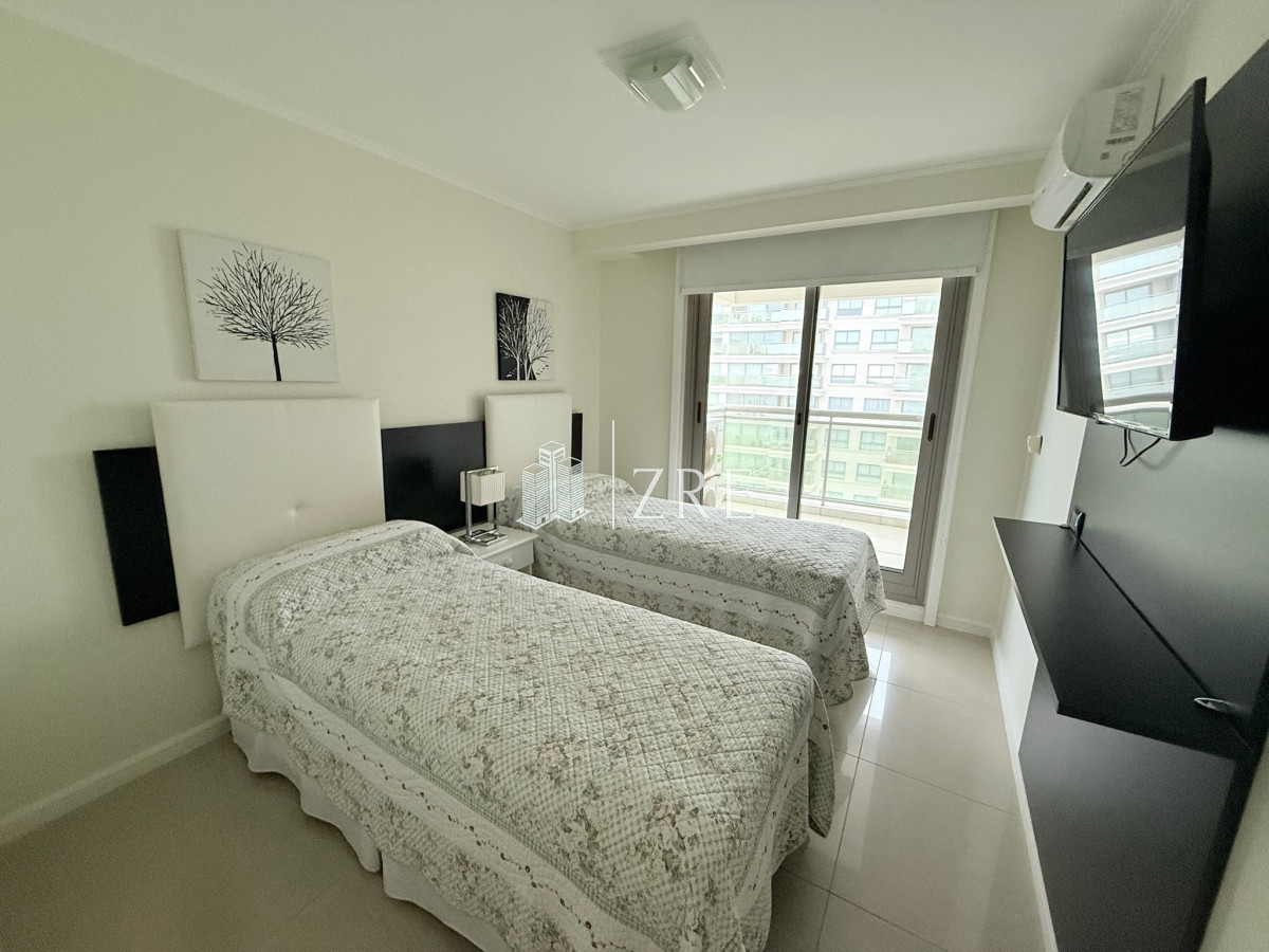 Apartamento ID.920 - Venta y alquiler apartamento 4 dormitorios en playa Brava, Punta del Este