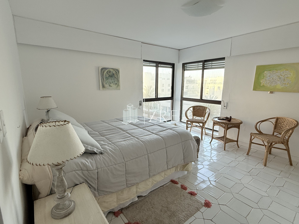 Apartamento ID.1036 - Venta apartamento 4 dormitorio en Península, Punta del Este 