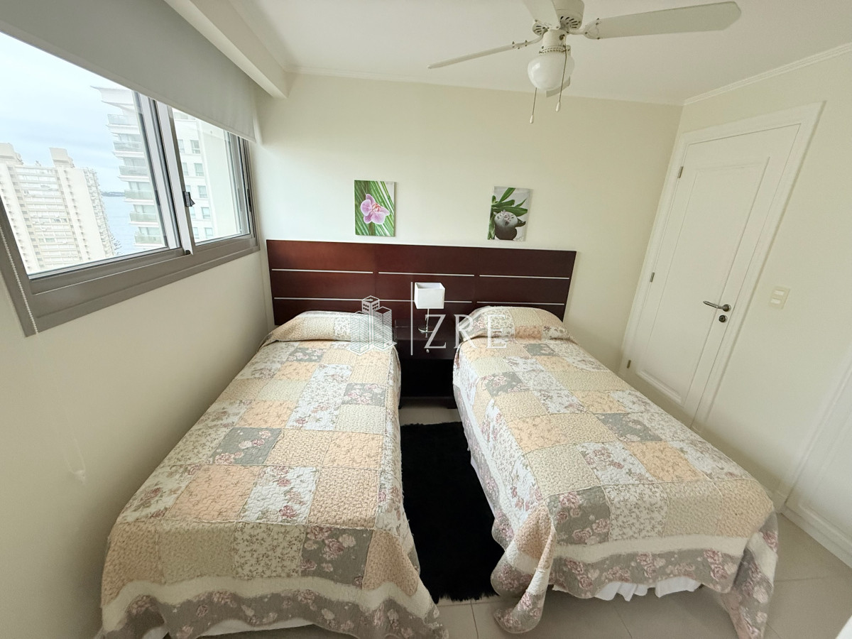 Apartamento ID.920 - Venta y alquiler apartamento 4 dormitorios en playa Brava, Punta del Este