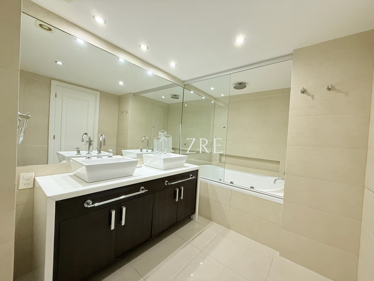 Apartamento ID.920 - Venta y alquiler apartamento 4 dormitorios en playa Brava, Punta del Este