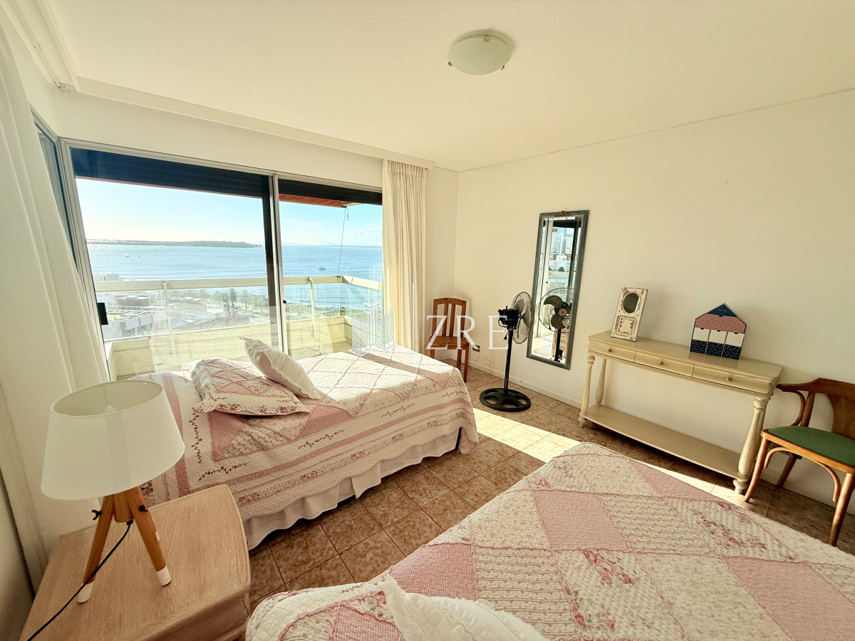 Apartamento ID.1069 - Venta apartamento 3 dormitorios primera linea en mansa, Punta del Este