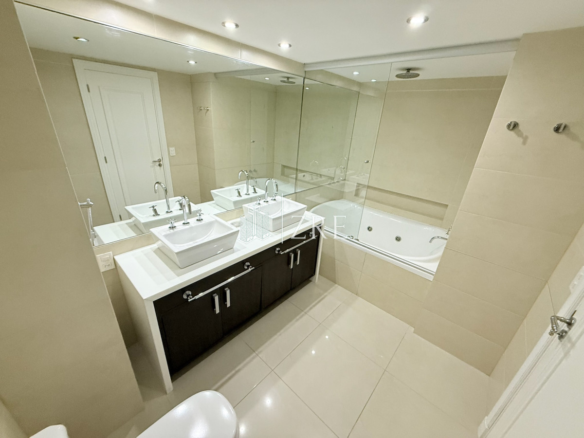 Apartamento ID.920 - Venta y alquiler apartamento 4 dormitorios en playa Brava, Punta del Este