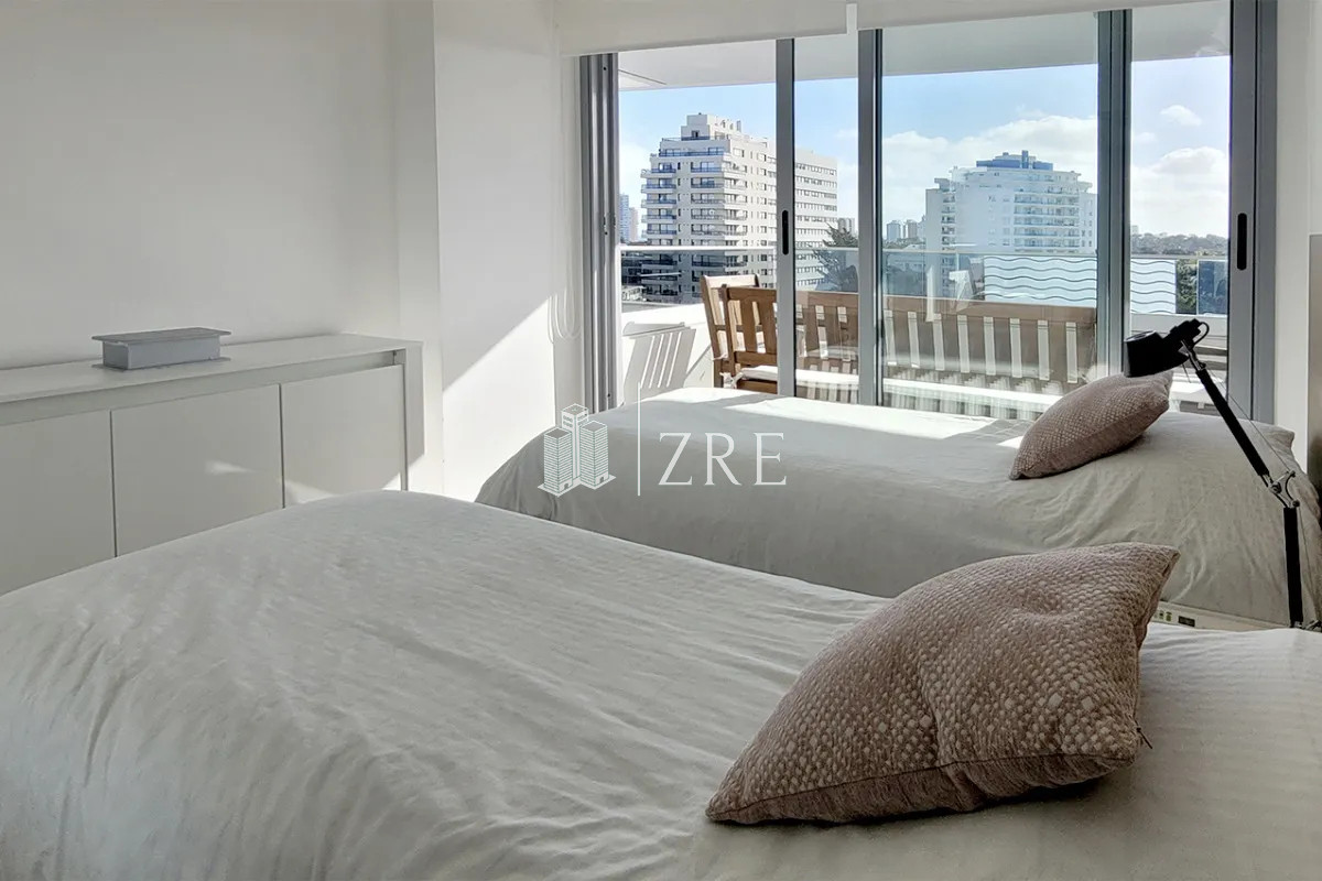 Apartamento ID.873 - Venta Apartamento 3 dormitorios, Playa Brava, Punta Del Este 