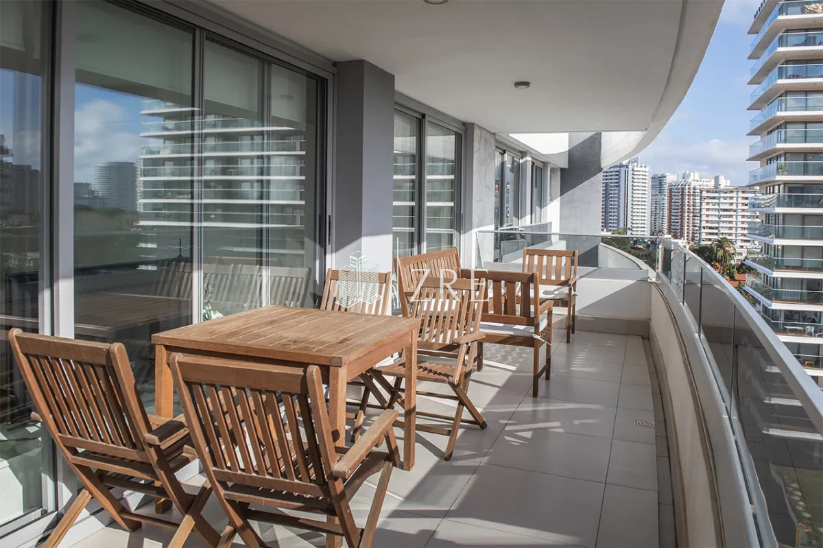 Apartamento ID.873 - Venta Apartamento 3 dormitorios, Playa Brava, Punta Del Este 