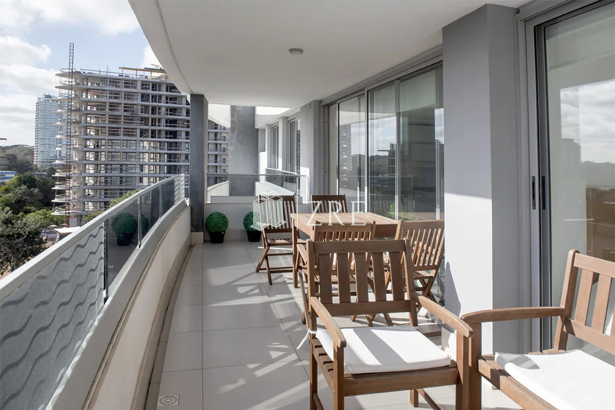 Apartamento ID.873 - Venta Apartamento 3 dormitorios, Playa Brava, Punta Del Este 