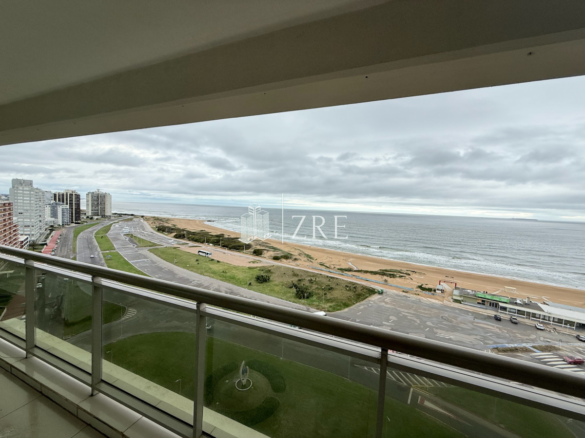 Apartamento ID.920 - Venta y alquiler apartamento 4 dormitorios en playa Brava, Punta del Este
