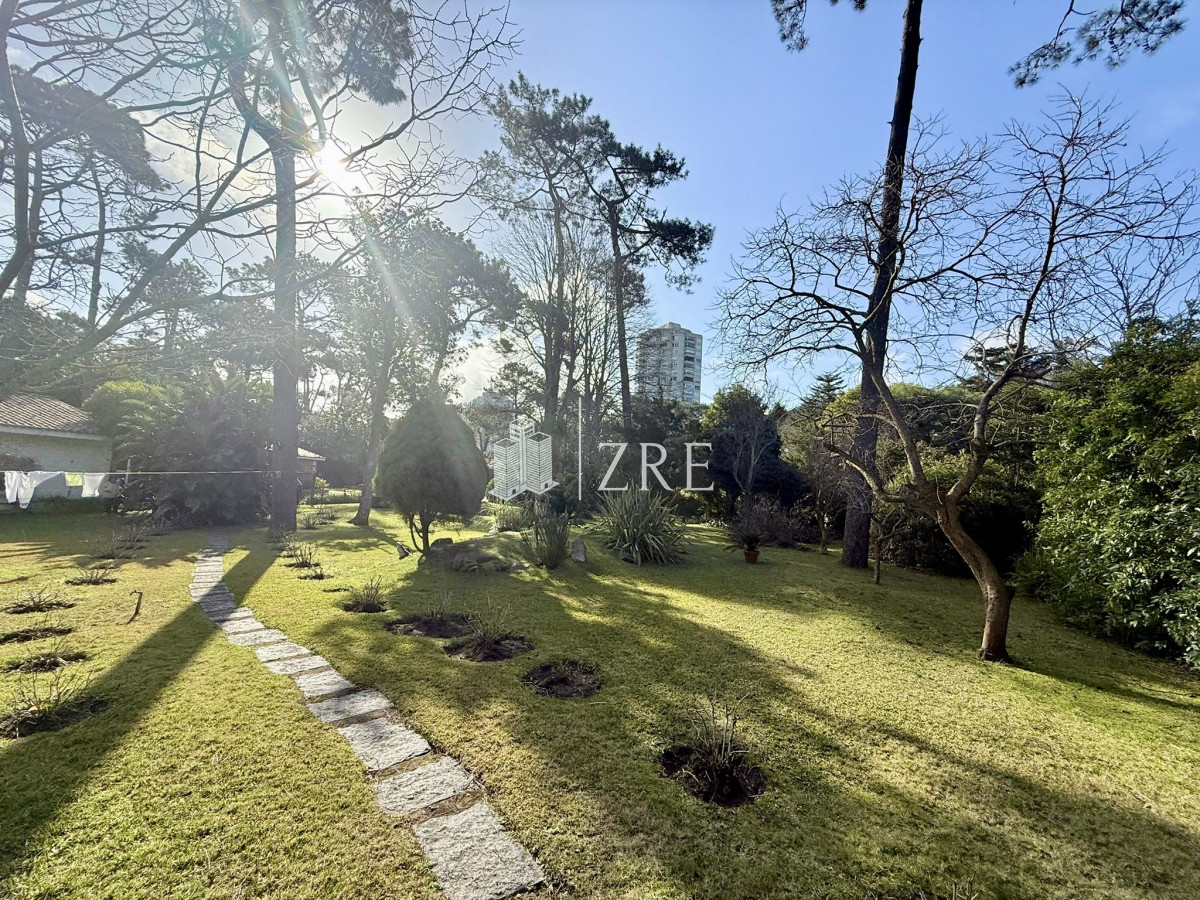 Casa ID.899 - Venta Casa de 5 dormitorios, Punta Del Este