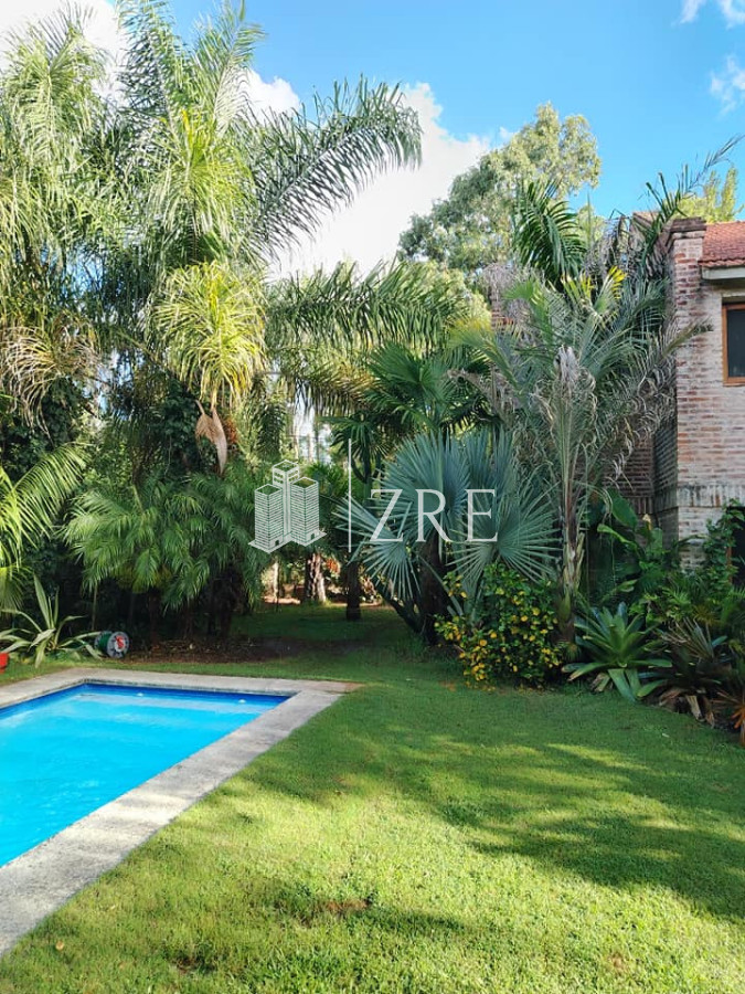 Casa ID.1038 - Se Alquila casa con Jardín temático 