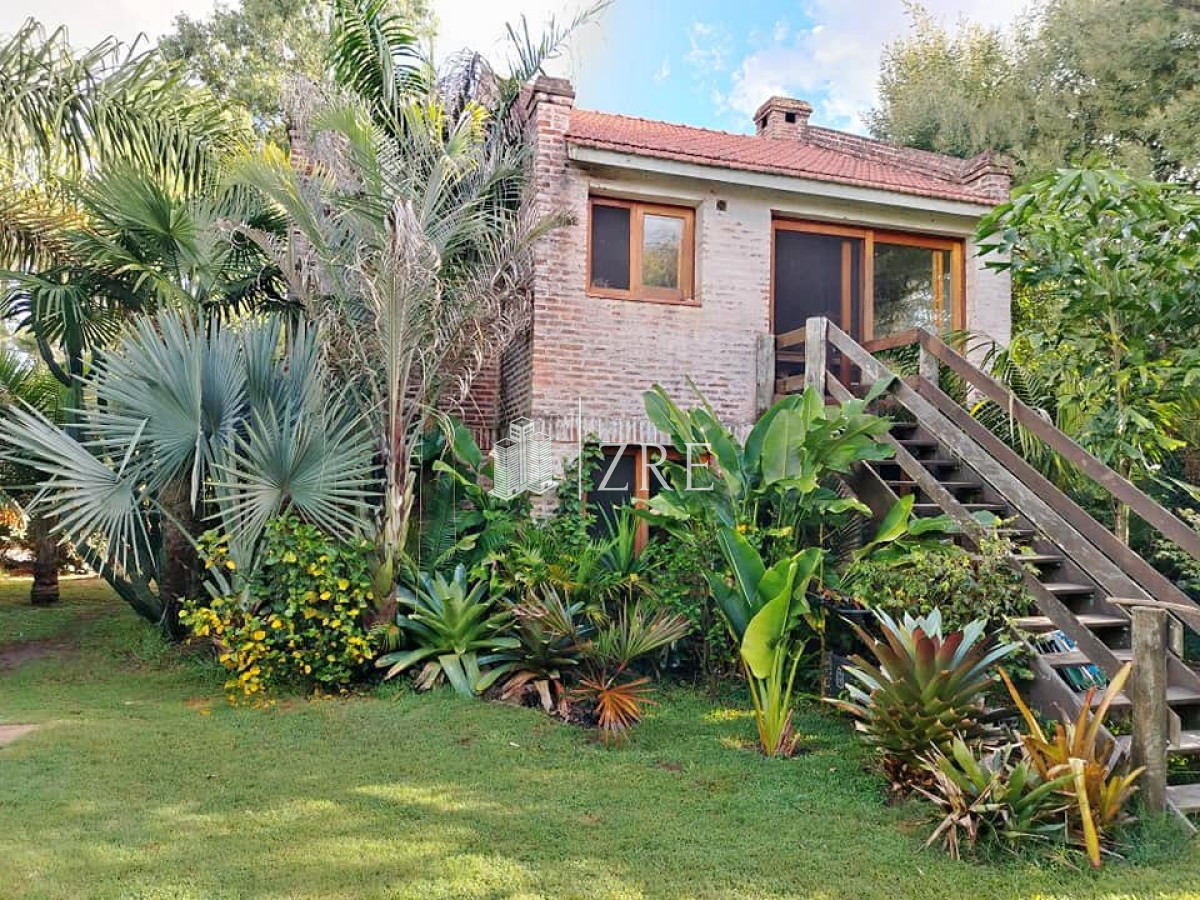 Casa ID.1038 - Se Alquila casa con Jardín temático 