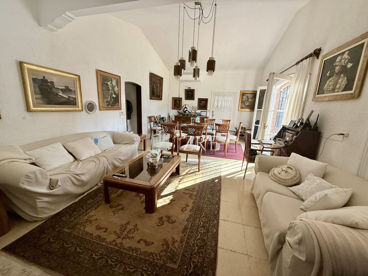 Casa ID.899 - Venta Casa de 5 dormitorios, Punta Del Este