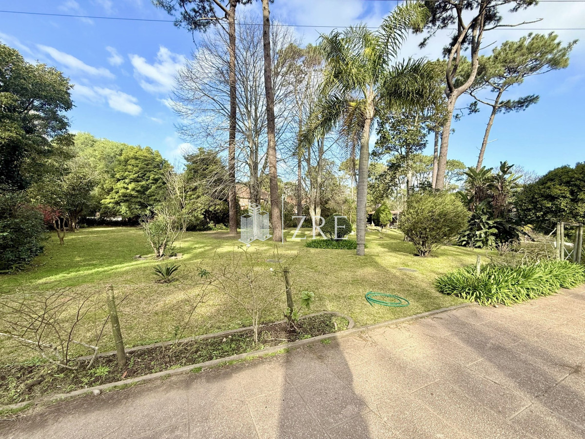 Casa ID.899 - Venta Casa de 5 dormitorios, Punta Del Este