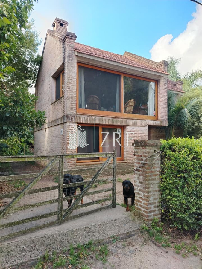 Casa ID.1038 - Se Alquila casa con Jardín temático 