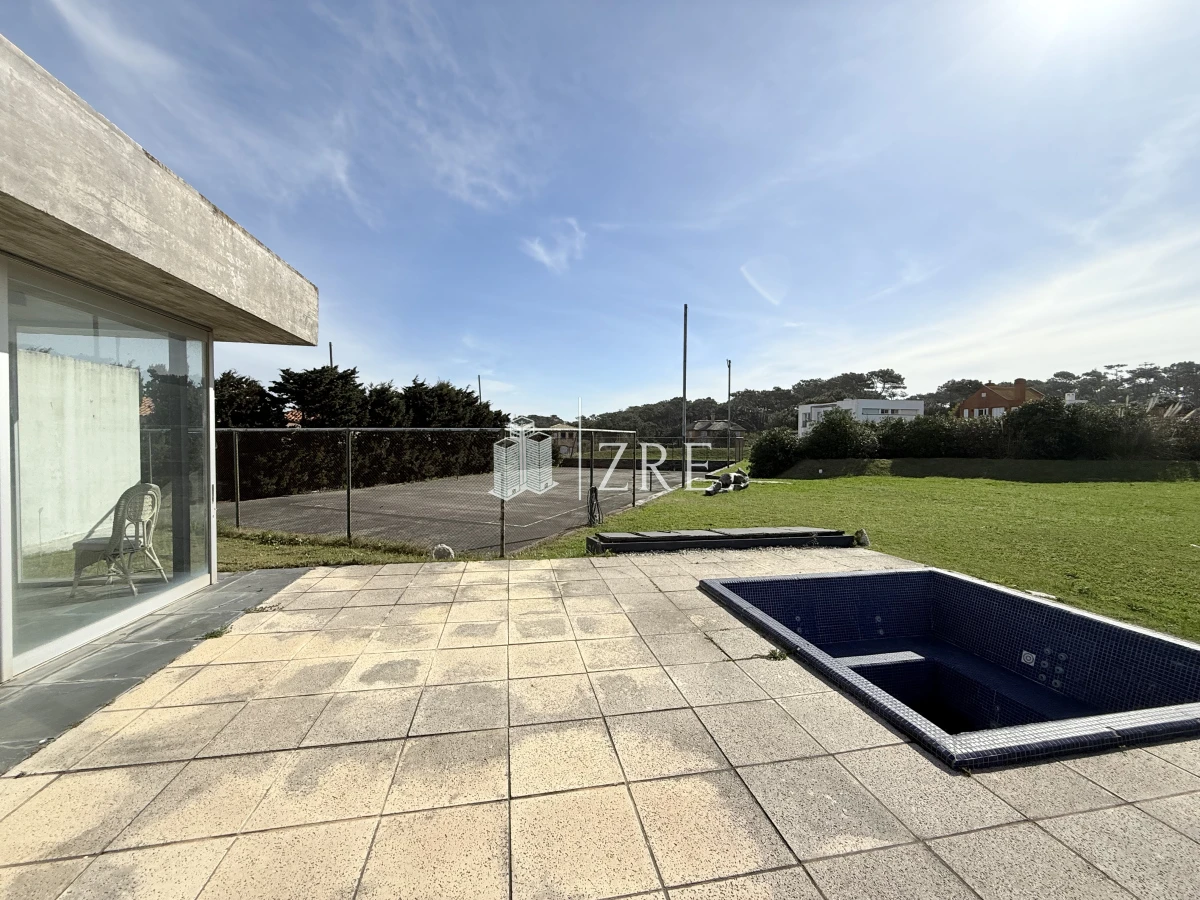 Casa ID.993 - Venta importante casa en la barra