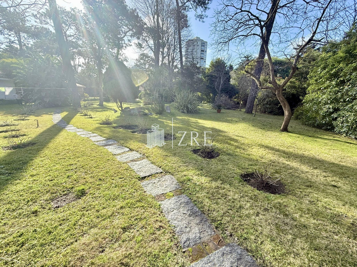 Casa ID.899 - Venta Casa de 5 dormitorios, Punta Del Este