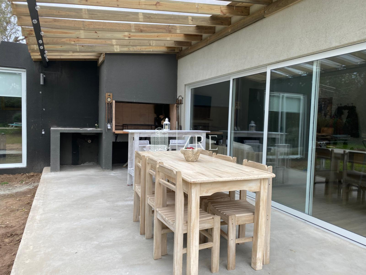 Casa ID.925 - Alquiler casa a 120 metros del mar en Balneario Buenos Aires, Punta del Este