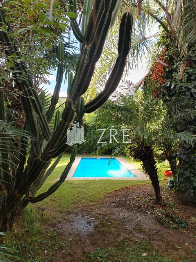 Casa ID.1038 - Se Alquila casa con Jardín temático 