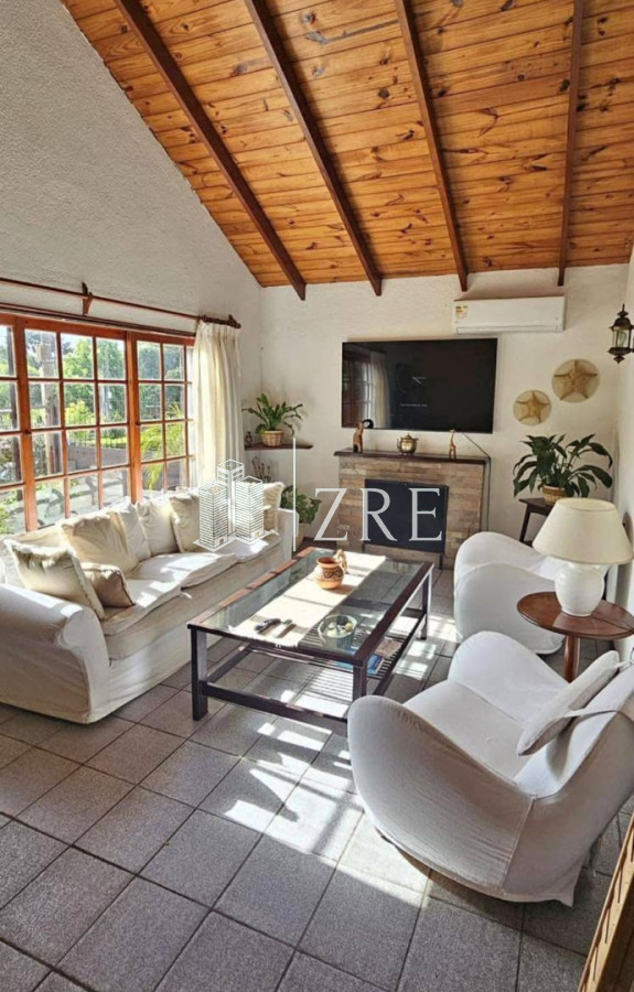 Casa ID.1104 - Se alquila Casa en Pinares