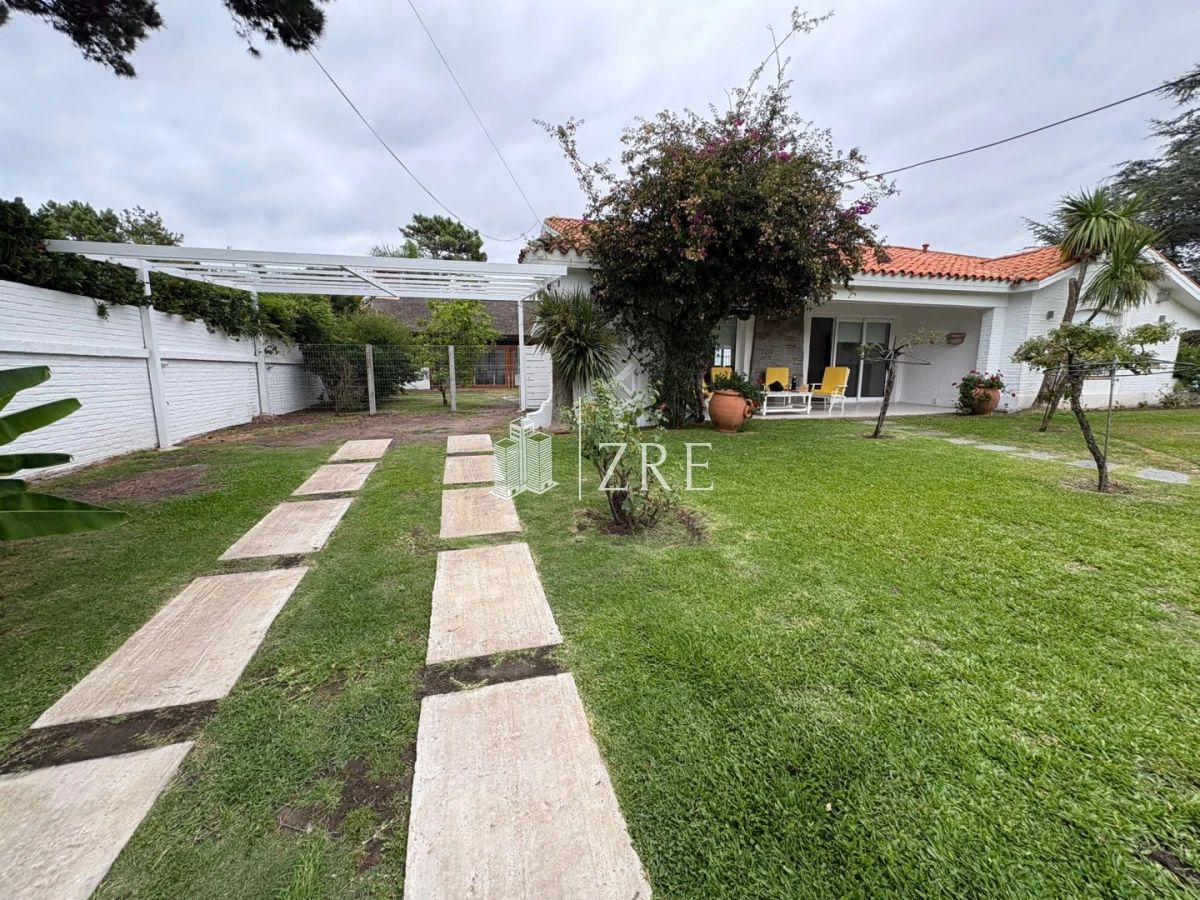 Casa ID.1307 - Alquiler anual casa de 3 dormitorios en Mansa, Punta del Este