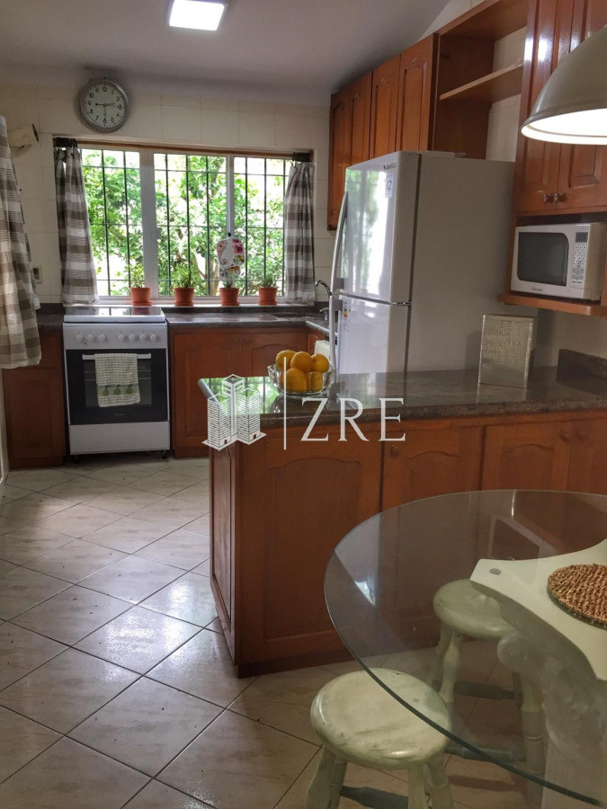 Casa ID.1029 - Se Alquila Casa a pasos de la Playa