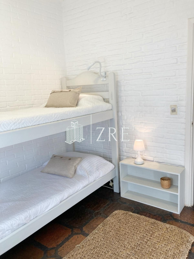 Casa ID.1029 - Se Alquila Casa a pasos de la Playa