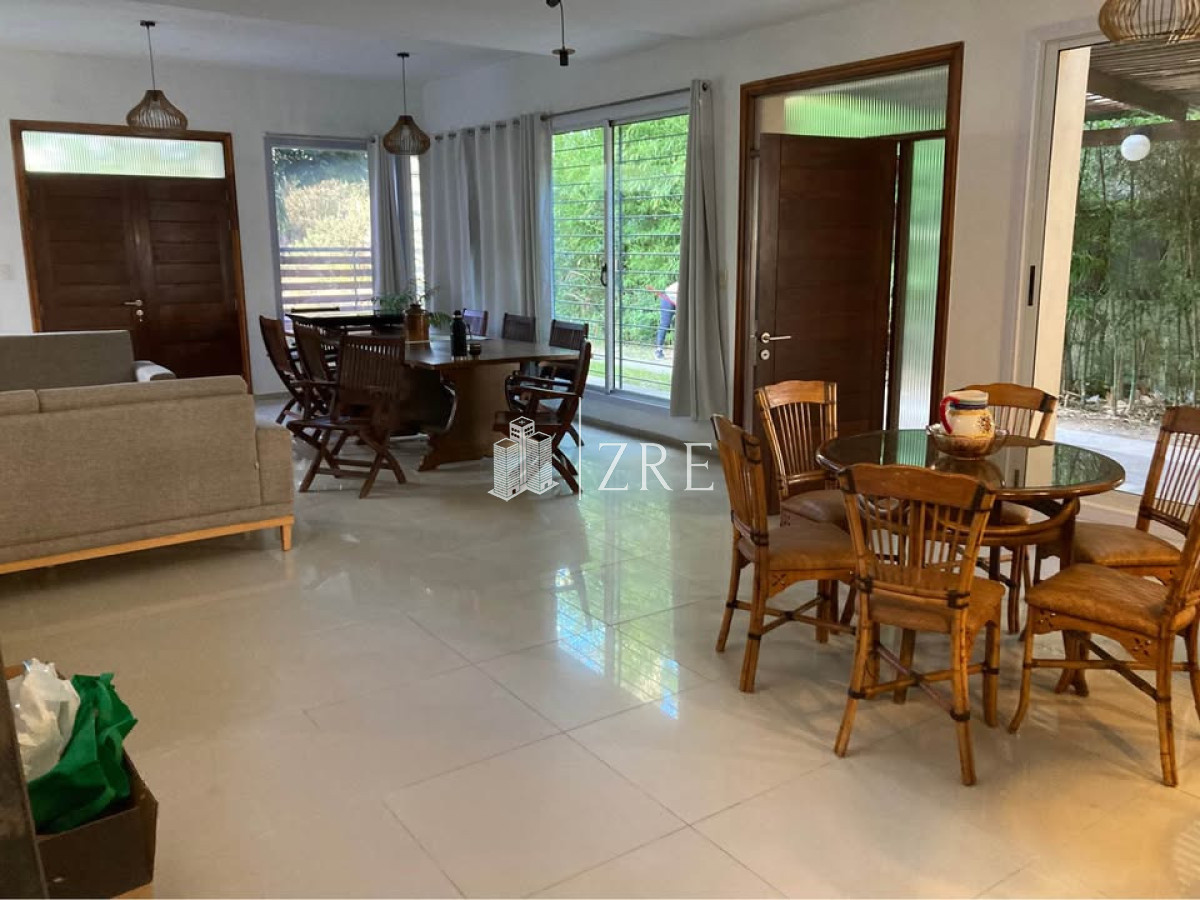 Casa ID.1172 - Casa en parada 35