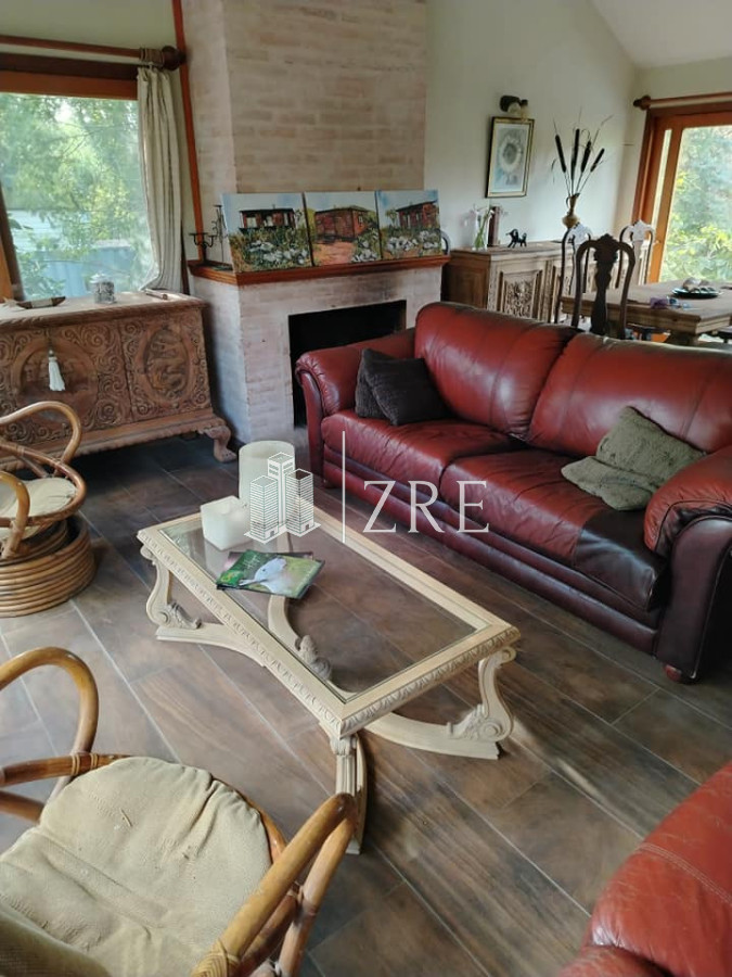 Casa ID.1038 - Se Alquila casa con Jardín temático 