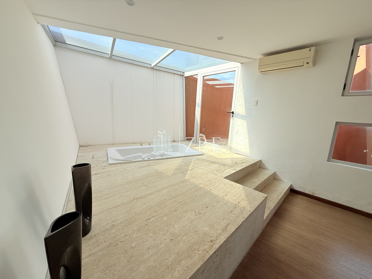 Casa ID.993 - Venta importante casa en la barra