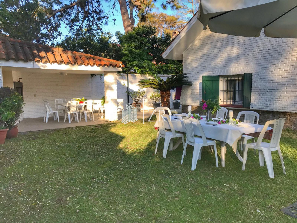 Casa ID.1029 - Se Alquila Casa a pasos de la Playa