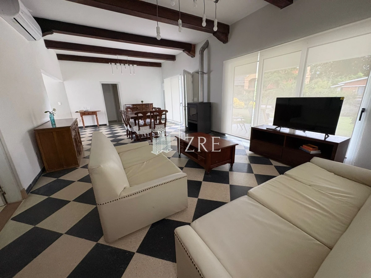 Casa ID.1307 - Alquiler anual casa de 3 dormitorios en Mansa, Punta del Este