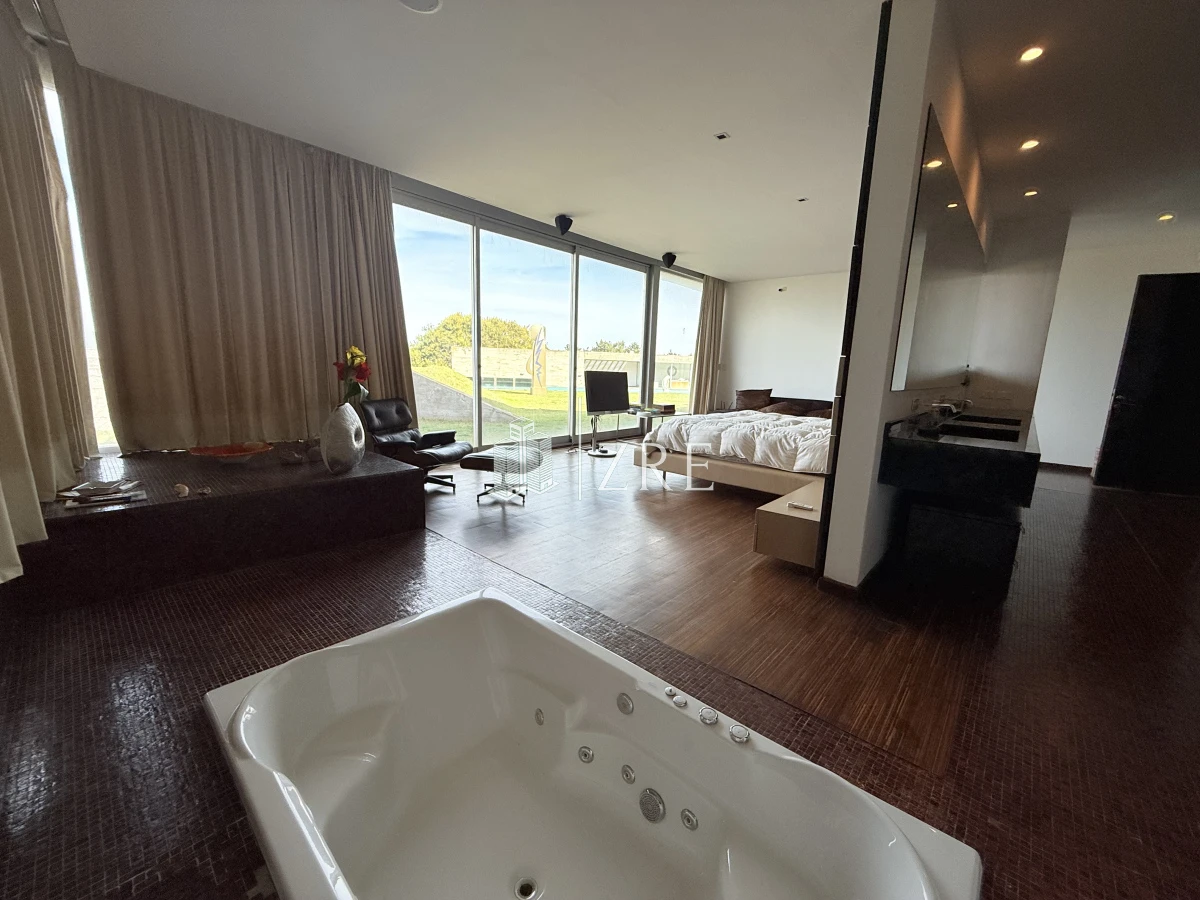 Casa ID.993 - Venta importante casa en la barra