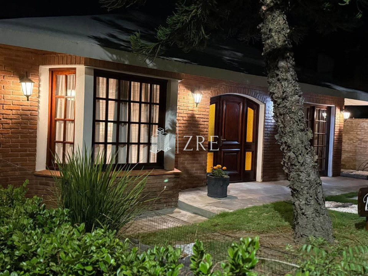 Casa ID.1205 - Casa en parada 18