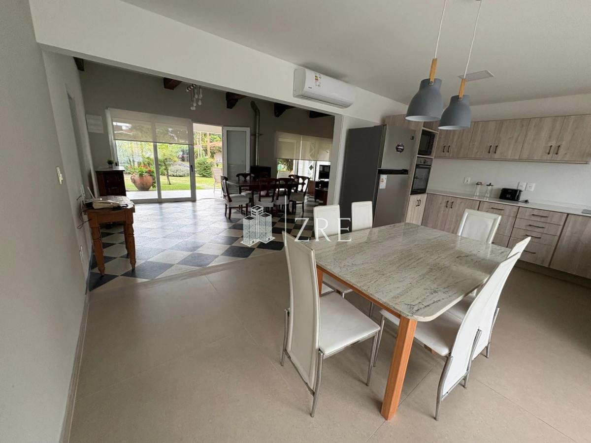 Casa ID.1307 - Alquiler anual casa de 3 dormitorios en Mansa, Punta del Este