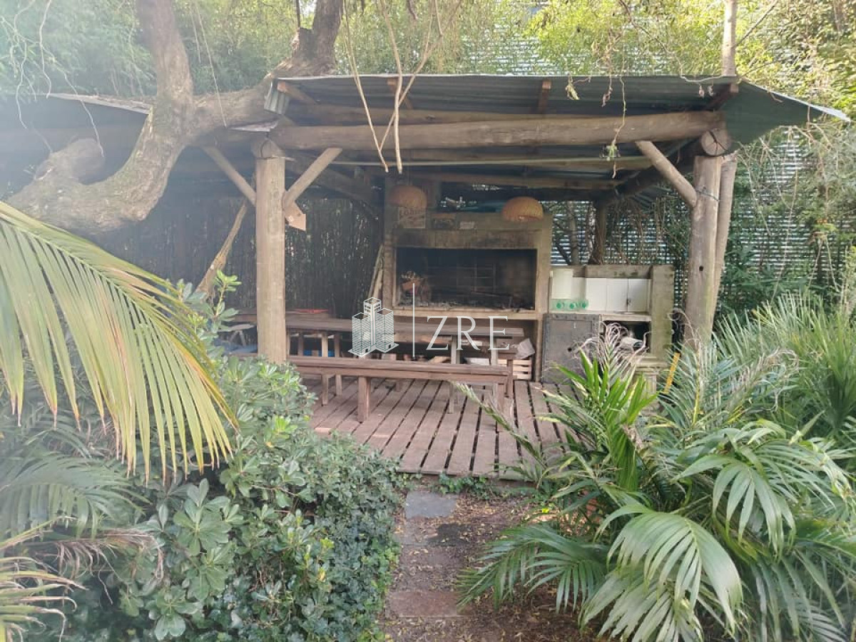 Casa ID.1038 - Se Alquila casa con Jardín temático 