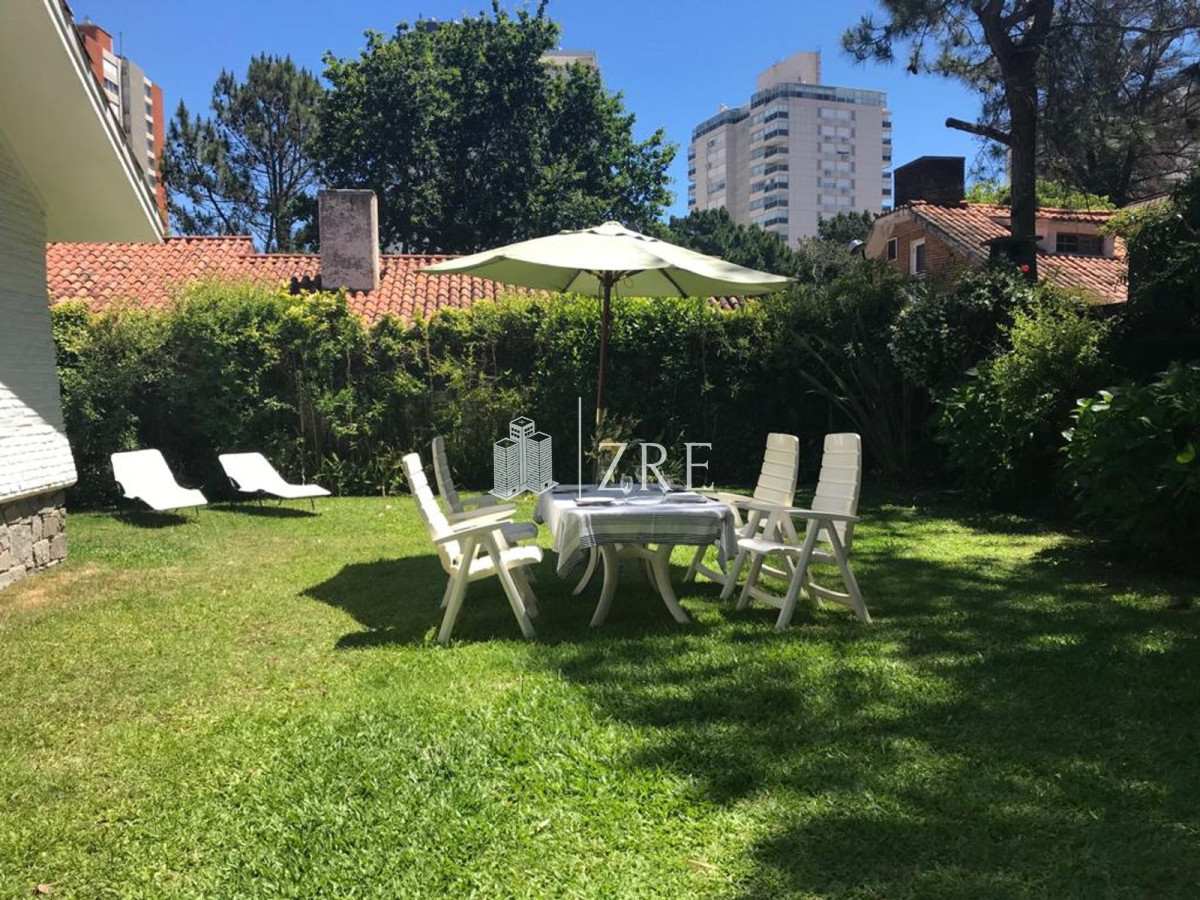 Casa ID.1029 - Se Alquila Casa a pasos de la Playa