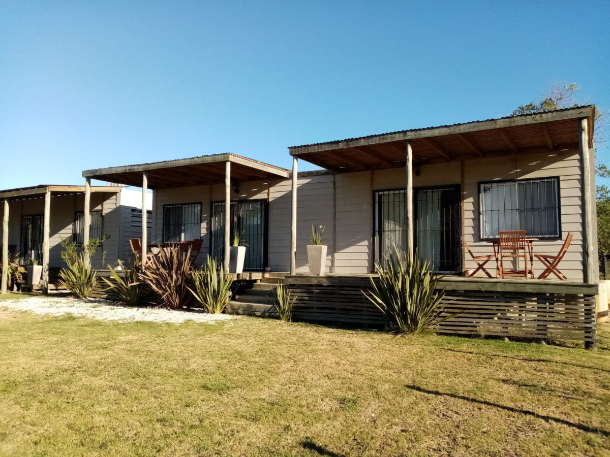Complejo de 7 apartamentos en la Juanita. 