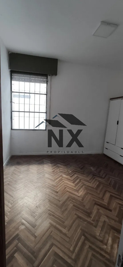 Apartamento ID.24 - Alquiler Apartamento tipo Casa 2 Dormitorios En Pocitos, Terraza, Patio T