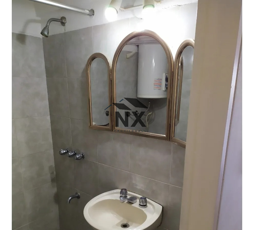 Apartamento ID.11 - Alquiler Apartamento 1 Dormitorio Con Garage  Piso Alto, Terraza, Pocitos, T