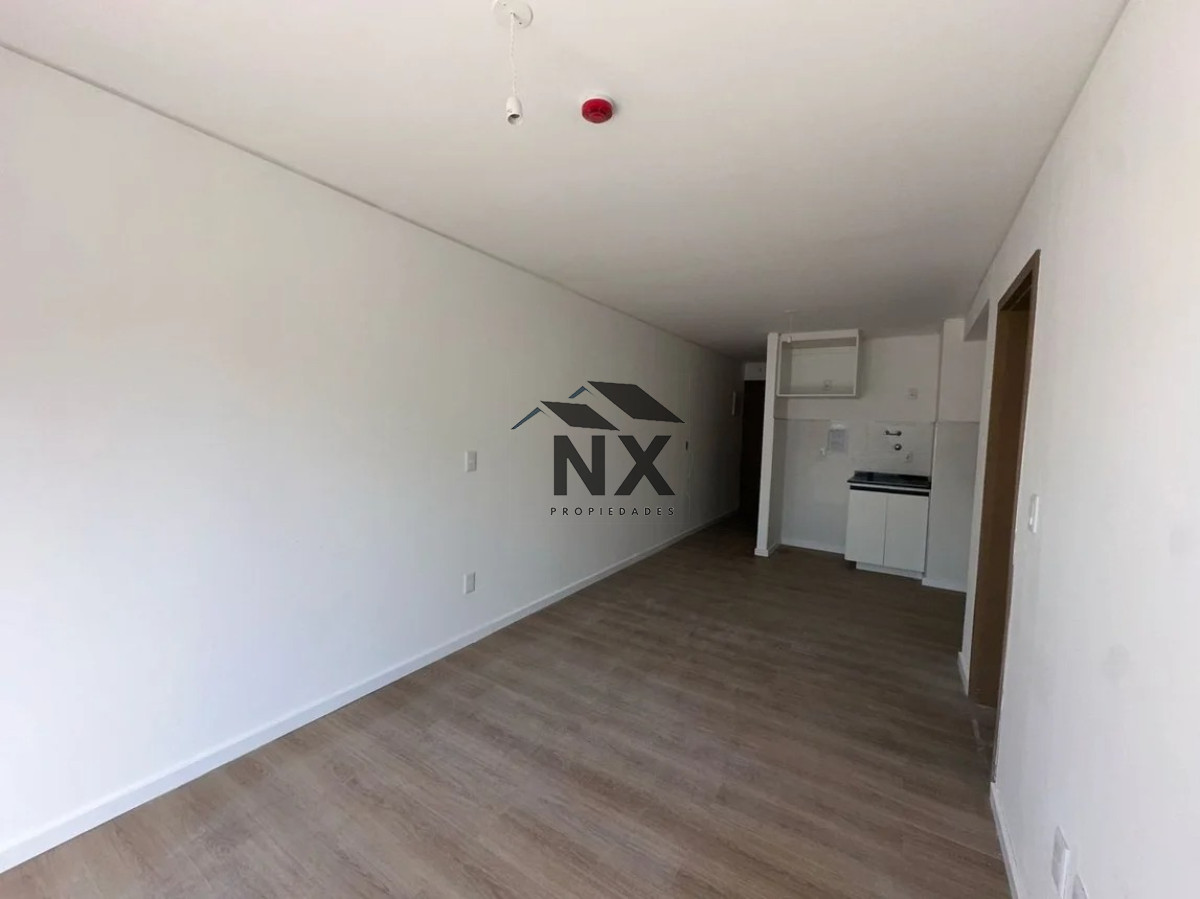 Apartamento ID.13 - Alquiler Apartamento 1 Dormitorio, Patio Y Garage, Barbacoa, La Blanqueada, T