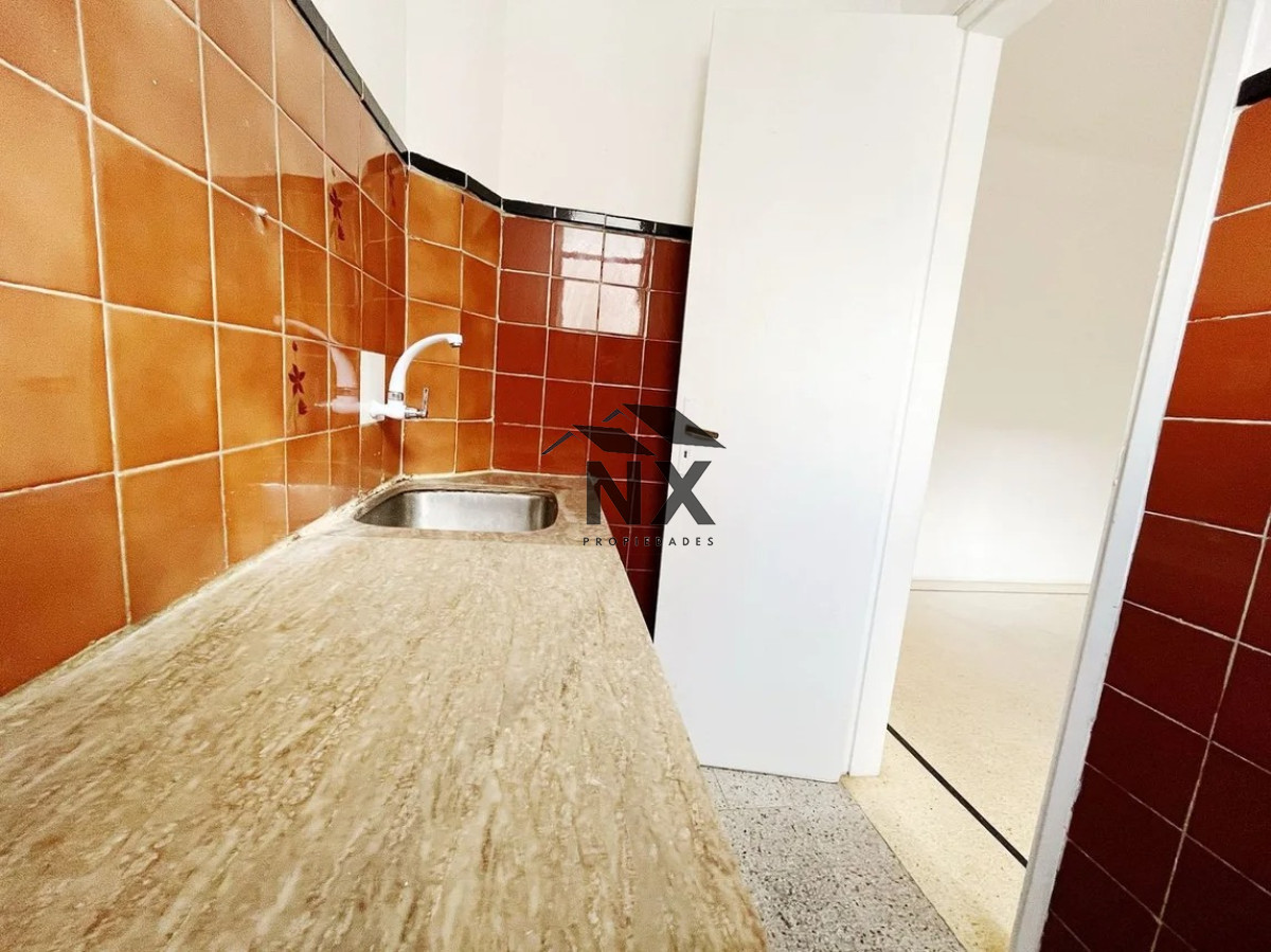 Apartamento ID.14 - Alquiler Apartamento 3 Dormitorios En Cordón Sur  Al Frente, T