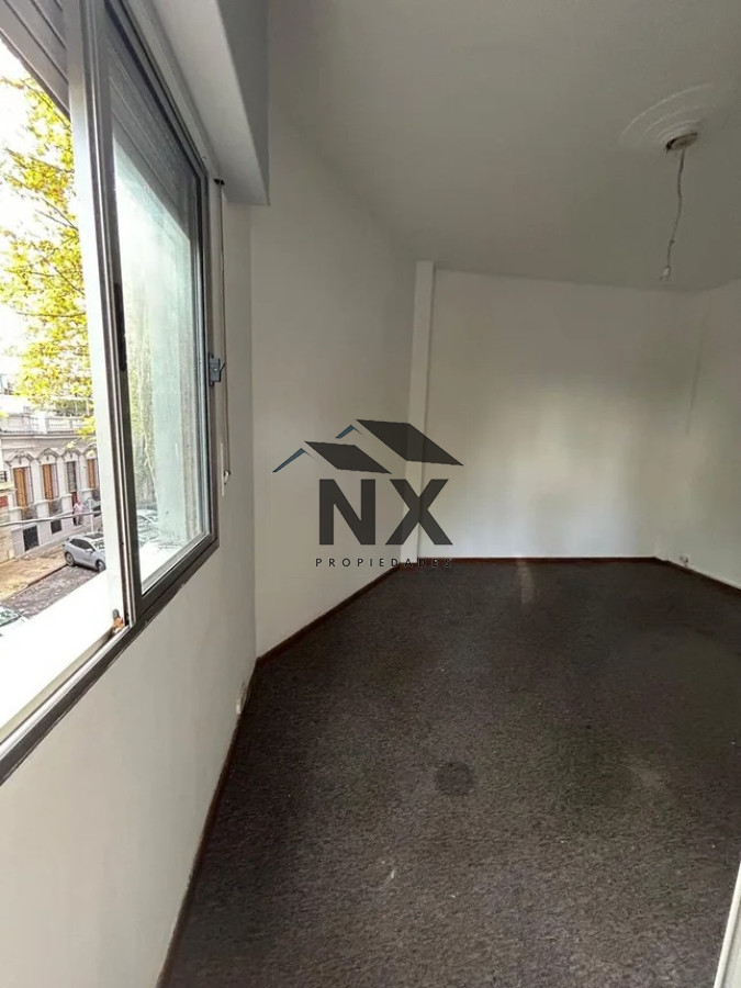 Apartamento ID.18 - Alquiler Apartamento En Parque Rodo, 2 Dormitorios, Balcón, T